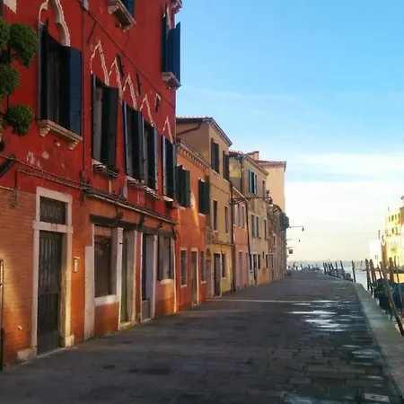 La Casetta Rosa - Vista Sul Canale 公寓 *